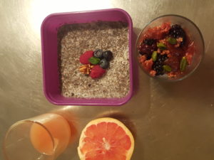 Pudding chia, nut, raspberry, blueberries 