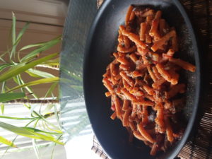 Coral lentil paste with natural tomato sauce, oregano, basil, onion, red beans