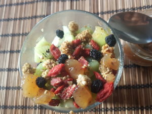 Topping : aronia, goji berries , white berries, apple caramelized marmalade with tender pistachios from Turkey and Sri Lanka cinnamon 