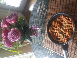Coral lentils, basil, natural tomato with onion, rosemary, Italian spices peppers. Topping : yeast flakes