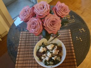 Swiss chard, organic red beets, asparagus, cottage cheese. Topping : scraped linseed 