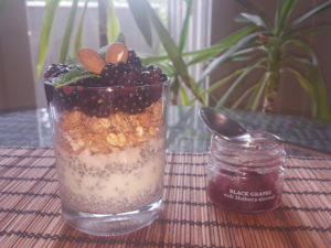 Lovely desert summer dinner: 3 phases :Pudding chia with freshed pressed coconut milk + muesli oats blackberries with yogurt + blackberries. Topping :black grapes marmalade with Mallorca almonds + mint and almonds