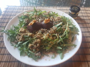 Rucula, quinoa, organic red beets with ginger and greek honey, walnuts. Topping :yeast flakes with organic germinated wheat