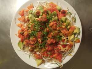 Avocado, papaya salad, mung sprouts, topping: fresh chive from the garden, flax seeds