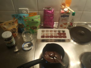 Homemade chocolates: coca 100%, nuts, just a little bit of almond milk. All the strength being healthy 