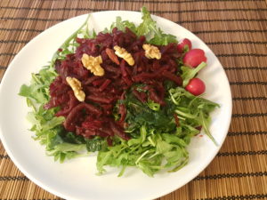 Dinner for expel estrogens from the body when ovulation and feel well physically and emotionally.Rucula, spinach, red beets, radishes, walnuts 