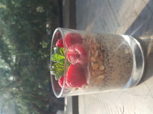 3 phases breakfast : very sweet organic raspberries