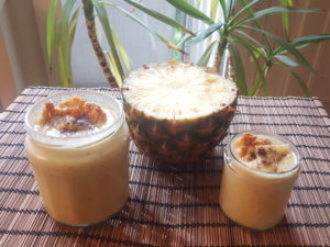 Pinaple custard : soy yogurt, organic very sweet pinaple, vainilla. Topping : dried pinaple and vainilla 