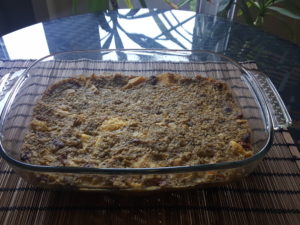 Backed in oven mango and goji berries porridge : mango, goji berries, pure vanilla powder, oats, almond milk