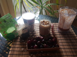 Cherry custard with amaizing organic cherries and soy iogurt. Topping : dried sweet cherries, cranberries, white berries, cashews 