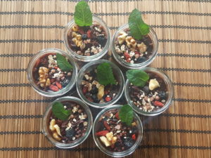 Feeling for chocolate? This super food supper pure cocoa desert will fulfill all your desire without fat sugar and super healthy. Take these pure cocoa custard, with coconut milk, pure cocoa, Stevia, a bit of cornstarch, nut, goji berries, cacao nibs, dried blueberries, oats, few cocoa pearls with sugar coconut flower, a touch of Marroquin mint