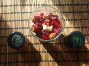 3 phases: creamy toasted caramelized almond milk chia pudding + hazelnut & honey muesli + cherries. Topping : cranberries, cashews, white berries, premium greek flowers honey 