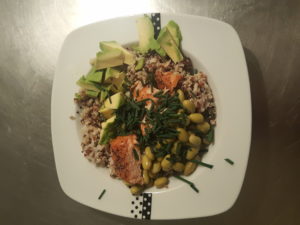 Integral rice, chia tricolore, avocado, edamame, salmon with pepper, chive