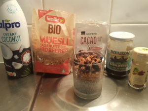 3 phases: chia pudding with creamy fresh pressed coconut milk + aronia and raspberries muesli + blueberries. Topping : date syrop, pure cocoa, cinnamon 