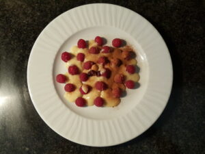 Raspberries, soy vainilla custom, cinnamon, dried blueberries, almond 