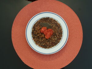 Lentils with quinoa and tomato