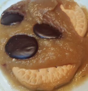 Apple maca ginger lemon topping :cinnamon, cookies, and black chocolate 