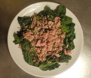 Fresh spinach with tuna rice millet lentils rouge 