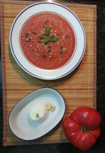 Tomato soup with fresh cheese 