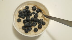 Home made vainilla almond milk rice with blueberries - refreshing, relaxing healthy and tasty combo! 