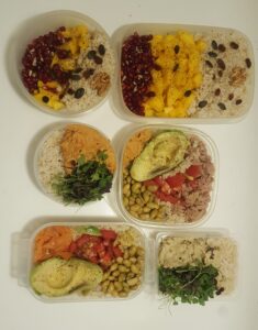 Batch cooking integral rice very complete poke bowls taperwares for all week: Young vegetable sprouts (peas, radish, long red, arugula), bio tomato humus and bio herbs humus, tomato, avocado, salmon, tunna, edamame, mango, grenade, chocolate pepper, five pepper varieties 