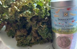 Kale chips (very crispy, made 15min in the oven)