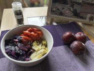 Chinese cabbage with lemon and ginger spices, red cabbage with steamed natural tomato